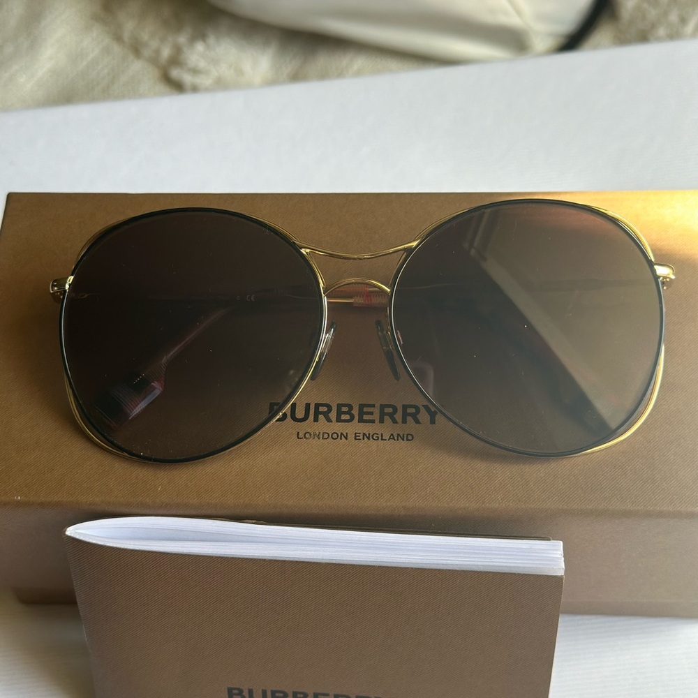 Brand new Burberry sunglasses